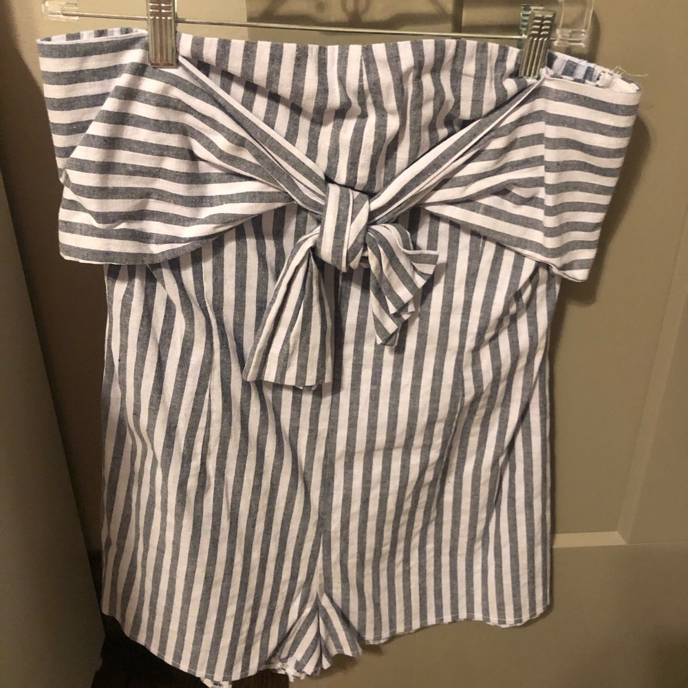 Cute grey striped romper with bow on the chest